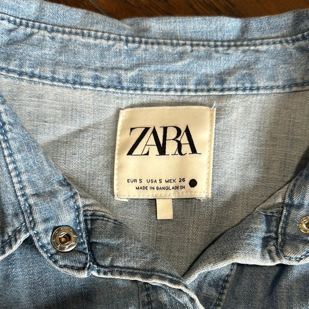 Zara Denim Light Whitewashed Dull Fade Soft Denim Snap Elastic Waist Shirt Dress - Picture 6 of 11